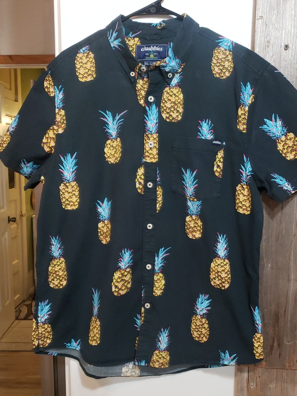 Chubbies XL Pinapple Print On Black Button Down Short Sleeve Hawian Tropical